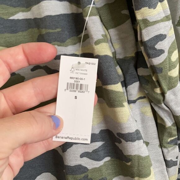 Banana Republic Camo L:S Top - Picture 3 of 5